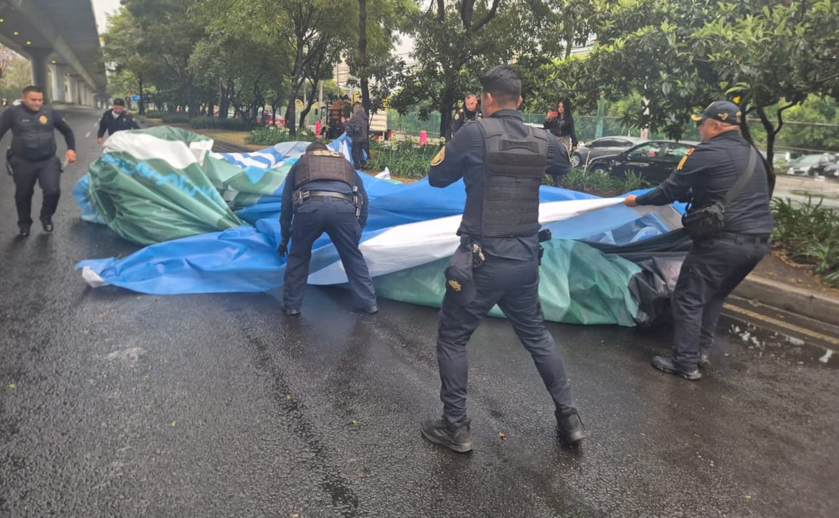 Tormentas provocan caos vial en Periférico Sur por desplome de estructura